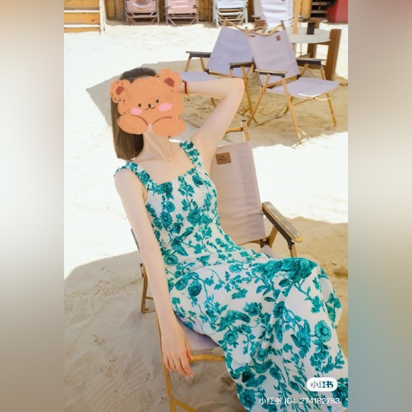 ❣️SOLD❣️ New with Tags Zara Green Floral Midi Dress with Slit Size XS - Picture 3 of 13